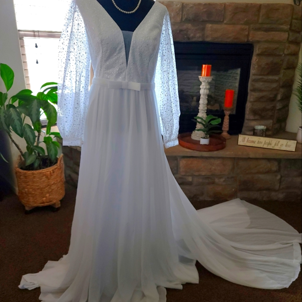 Brand new size Large Wedding dress